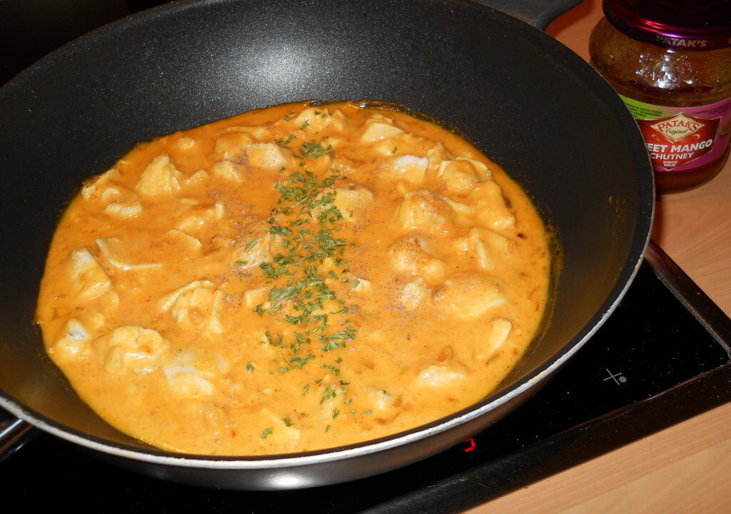 Romige viscurry uit de wok met kabeljauw