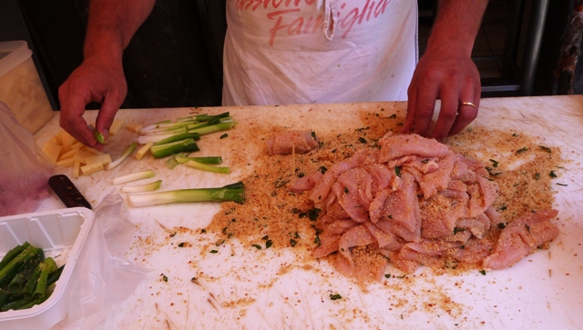 Gevulde kipspiesjes (spiedini di pollo ripiene)