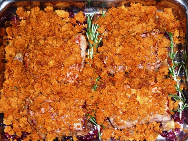 Wild zwijn met kruidkoekrumble, cranberry en kastanje