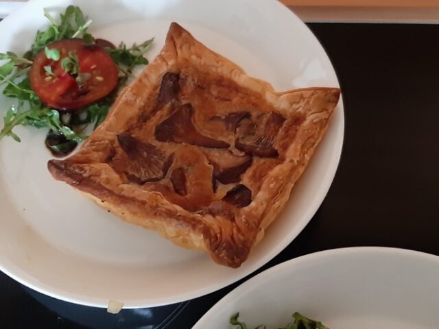 Cantharellentaartje met bladerdeeg ( “Tartelettes aux cantharelles” )