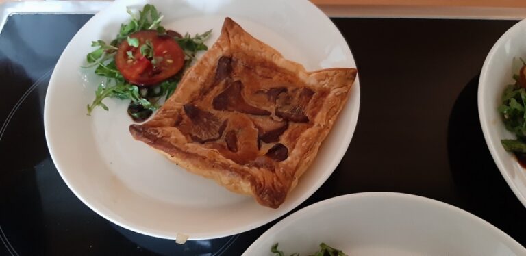 Cantharellentaartje met bladerdeeg ( “Tartelettes aux cantharelles” )