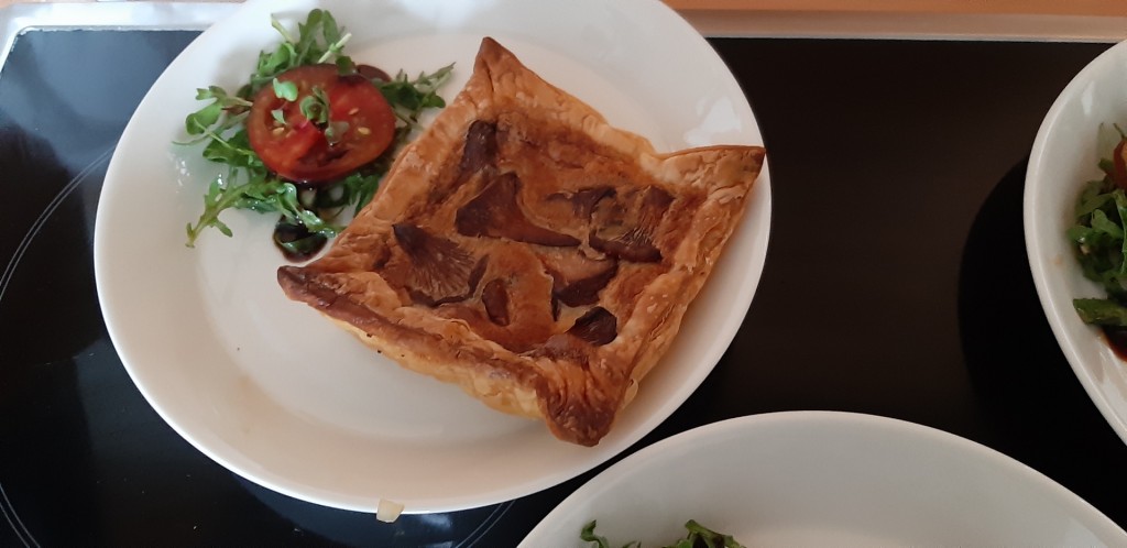 Cantharellentaartje met bladerdeeg ( “Tartelettes aux cantharelles” )