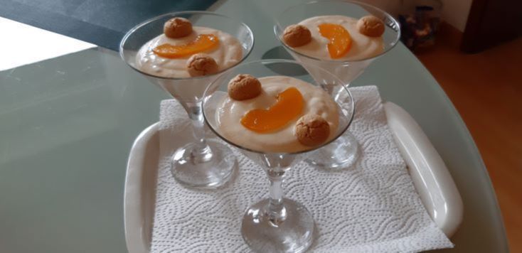 Perzikenmousse met amaretti