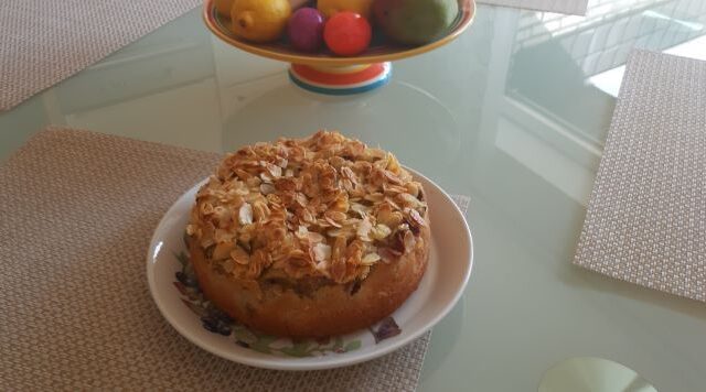 Rabarbertaart met sinaasappel en amandelen