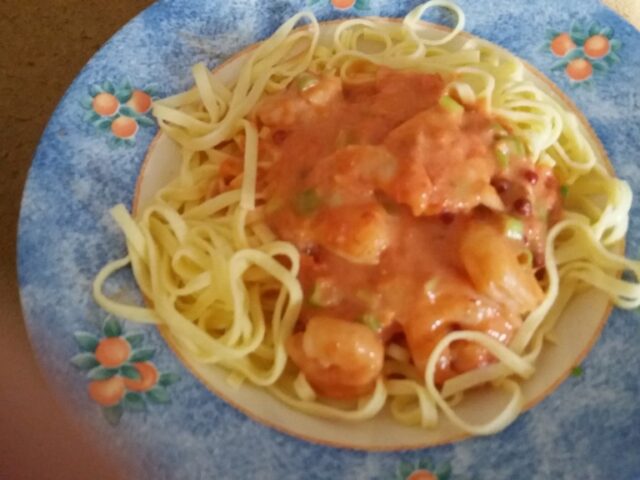 Spaghetti met grote garnalen in chiliroomsaus