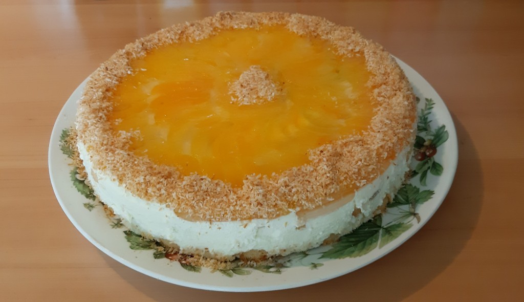 Abrikozentaart met lange vingers uit de koelkast