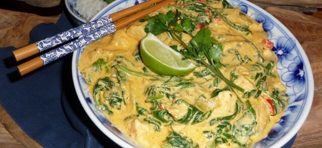 Slanke kip korma met spinazie