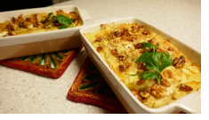 Witlofschotel met brie en notenkorst