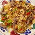 Spitskool met puntpaprika en biefstukreepjes uit de wok