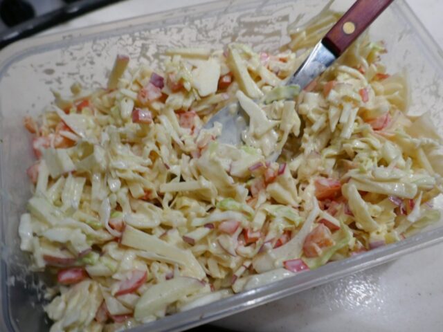 Spitskoolsalade met paprika