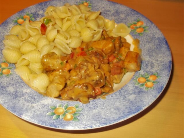 Varkenshaas in chili-roomsaus