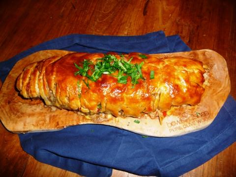 Hackbraten in bladerdeeg met kaas en paprika
