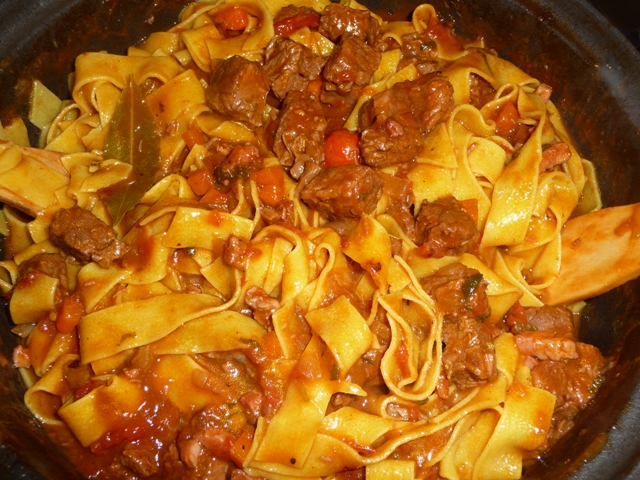 Ragù di manzo con pappardelle (Pappardelle met rundvleesragout)