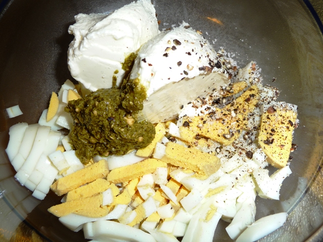Asperge loempia met ei/pestosaus