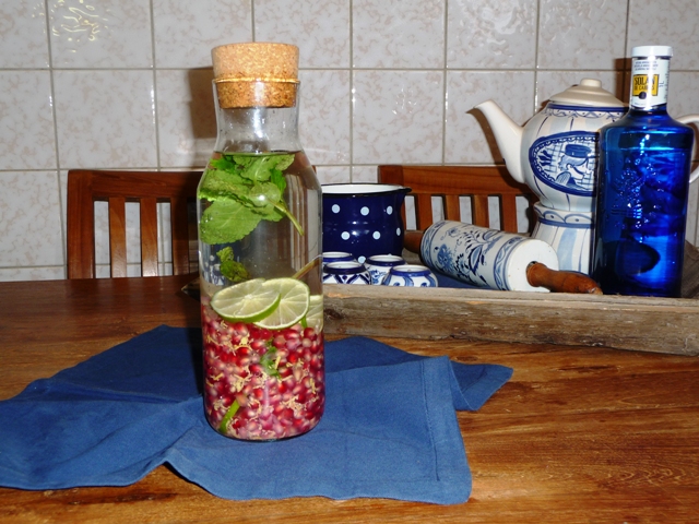 Tafelwater met granaatappel, limoen, munt en gember