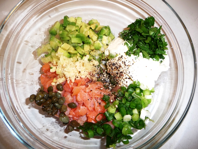 Gerookte zalmtartaar met avocado