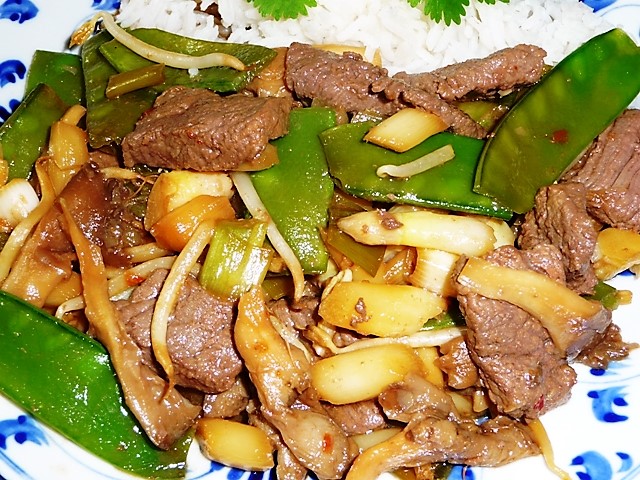 Biefreepjes met Aziatische asperges uit de wok (slank)
