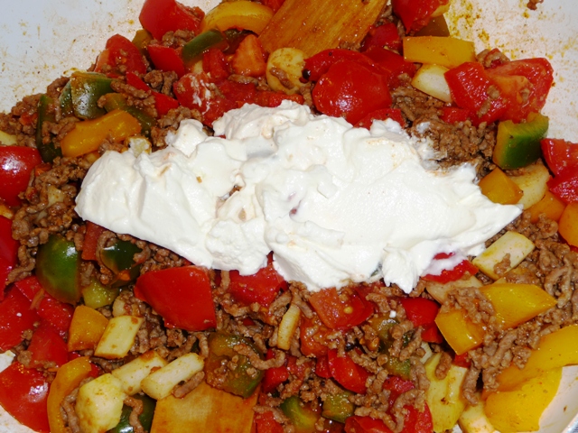 Gehaktstoofje met paprika, tomaat en asperges