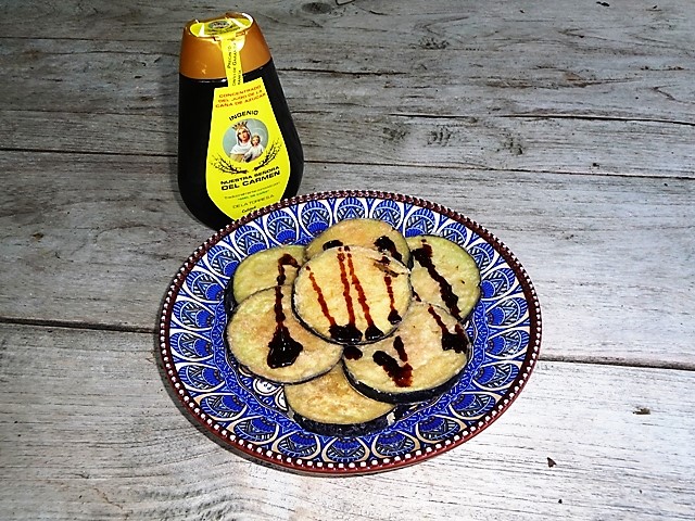 Berenjenas fritas con miel de caña