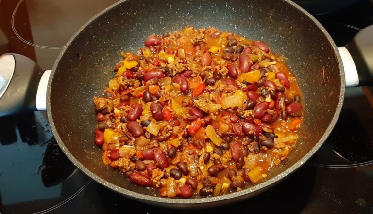 Chili con carne met kidneybonen, zwarte bonen en gehakt