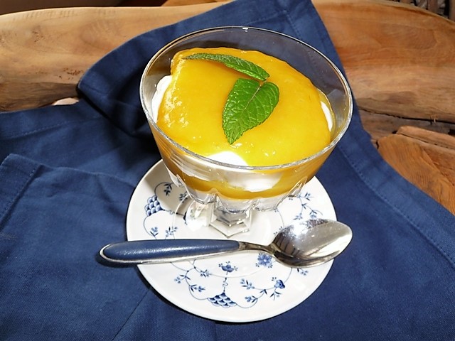 Eenvoudig mango mascarpone dessert