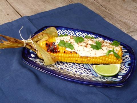 Geroosterde maïskolven op z’n Mexicaans
