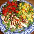Maaltijdsalade met kip, paprika en mango-avocado salsa