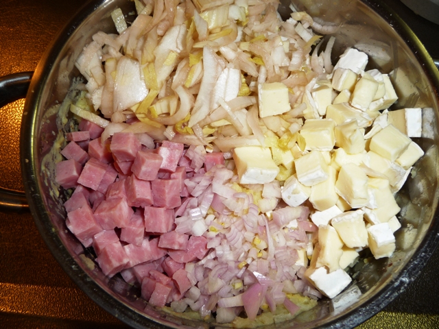 Witlofstamppot met brie en ham
