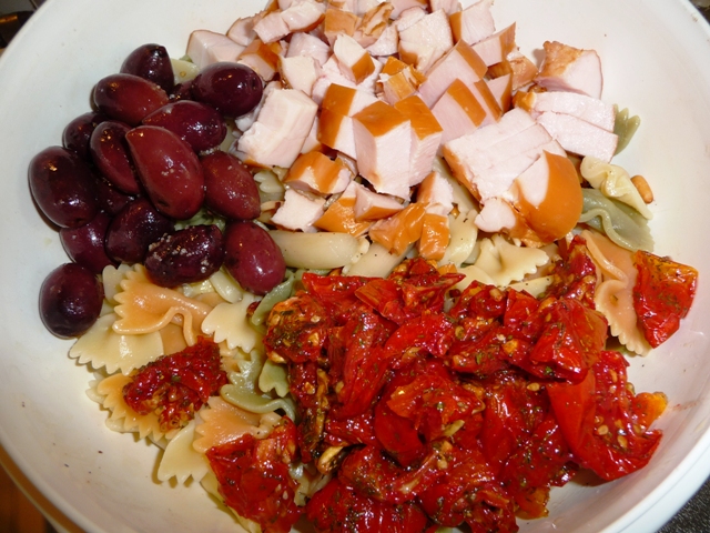 Italiaanse pastasalade met asperges