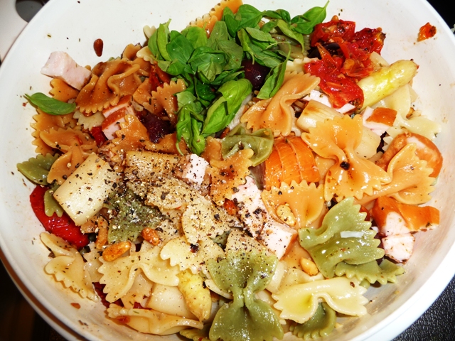 Italiaanse pastasalade met asperges