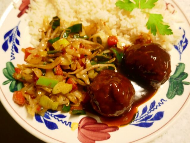 Gehaktballen in Ketjapsaus