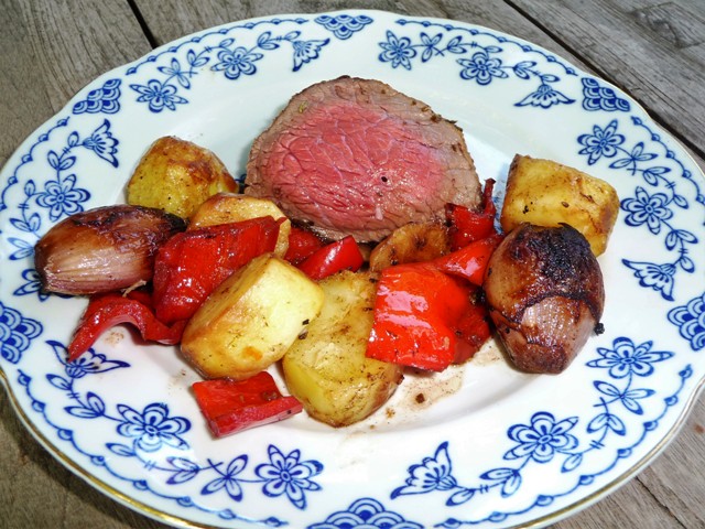Ovenschotel met rosbief, sjalotten, paprika en aardappel