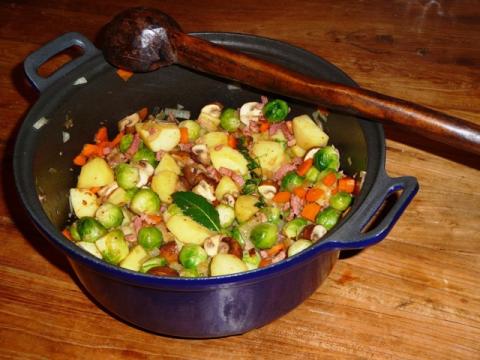 Houthakkerspannetje met spruitjes