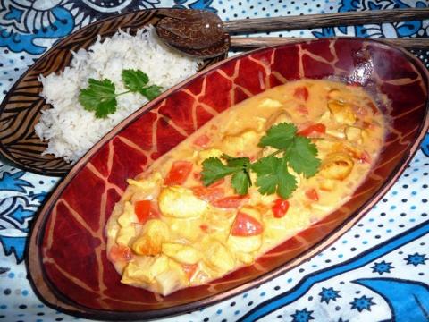 Kip in kokosnootsaus uit Zanzibar (Dhow Inn)