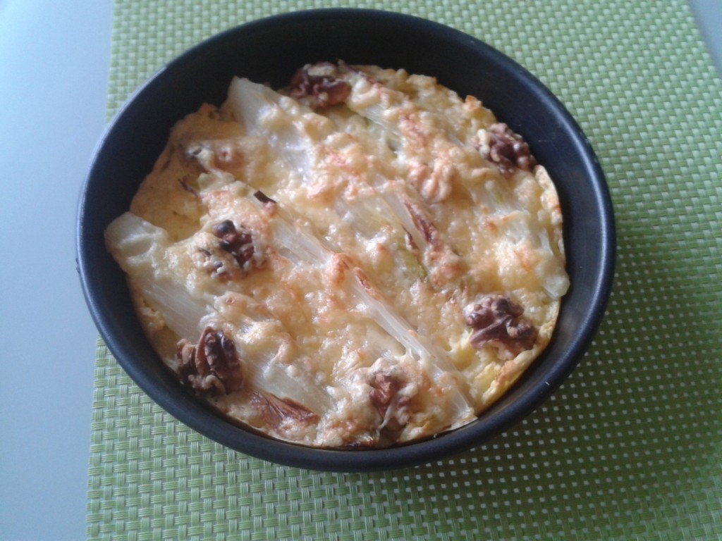 Aardappel-witloftaart met walnoten en kaas