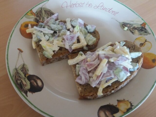 Beenham-kaassalade als broodbeleg uit eigen keuken