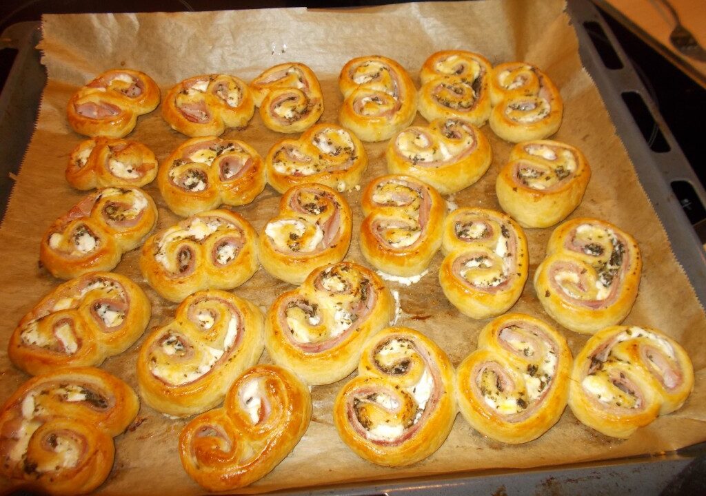Croissantvlinders met ham pesto en geitenkaas