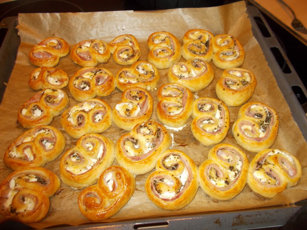 Croissantvlinders met ham pesto en geitenkaas