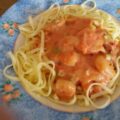 Pasta met grote garnalen in een heerlijke chiliroomsaus