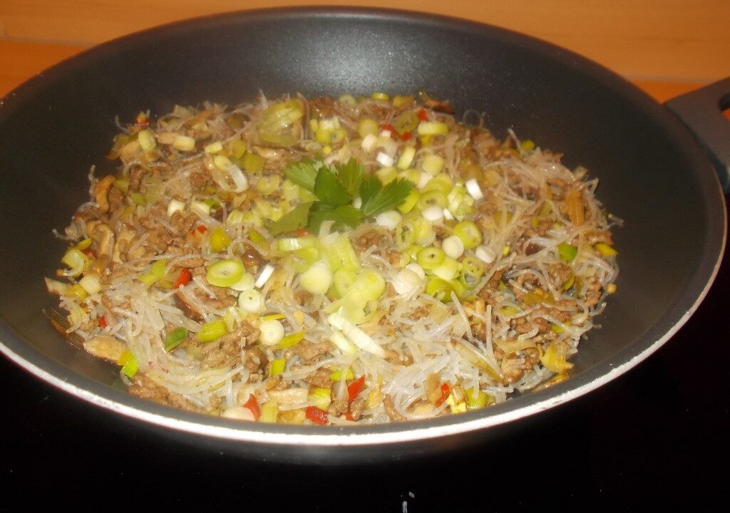 Thais currygehakt met prei en paddenstoelen
