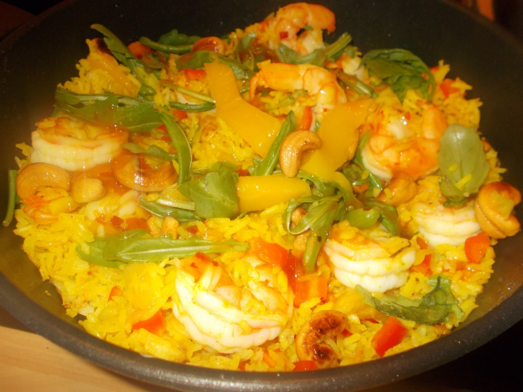 Thaise kerrierijst met garnalen en mango