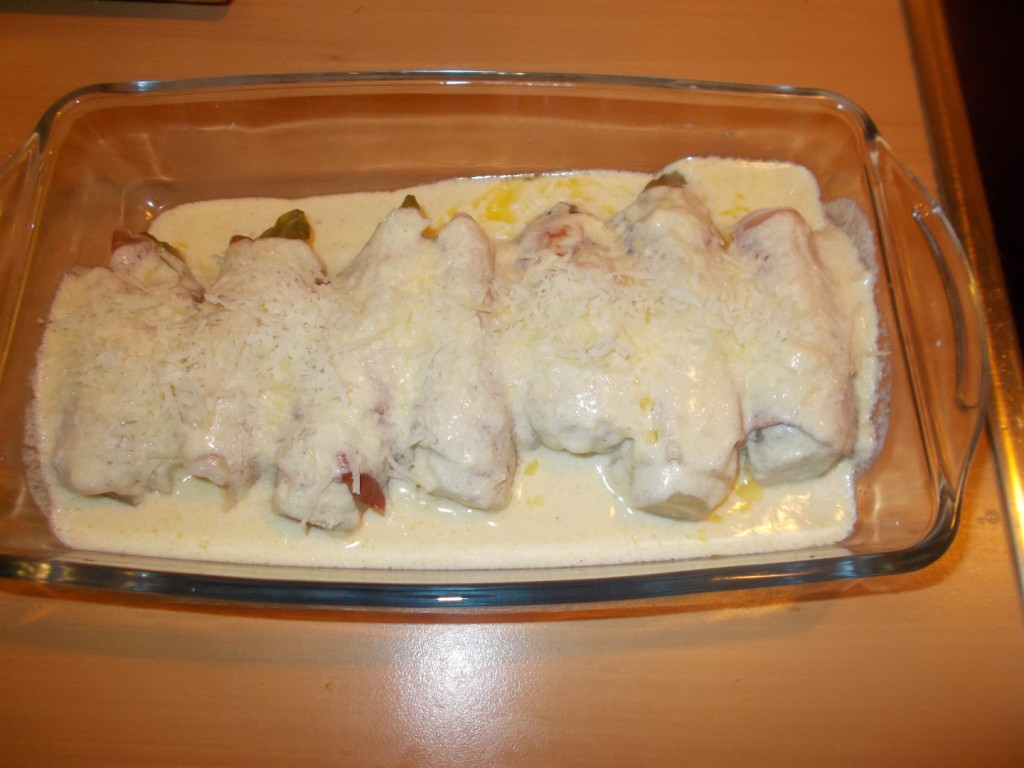 Witlof in rauwe ham met Pecorino-roomsaus