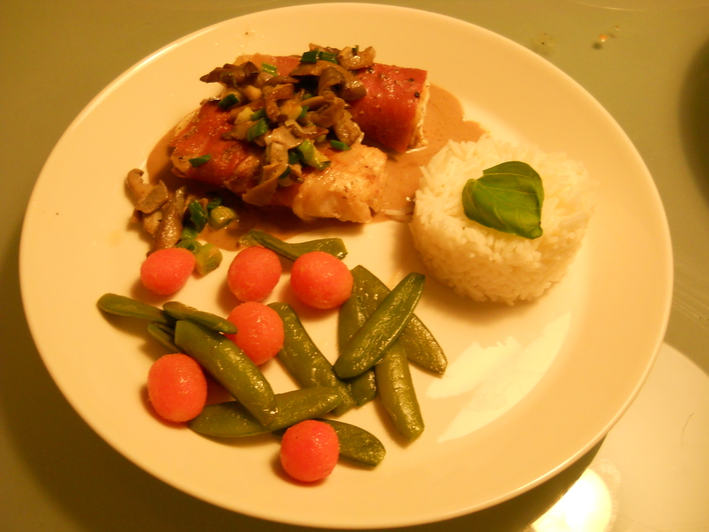Zeewolf in Parmaham met oesterzwammen en balsamicosaus