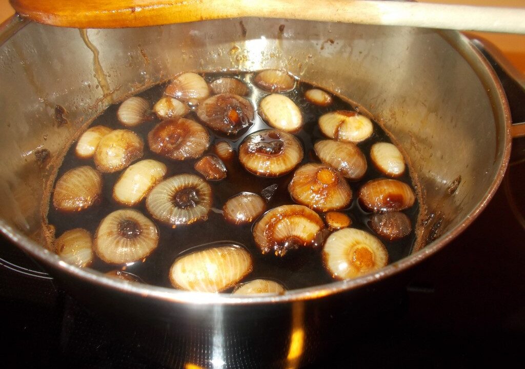 Zilveritjes ingemaakt in zoetzure balsamico-azijn (Cipolline all’aceto balsamico)