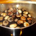 Zilveritjes ingemaakt in zoetzure balsamico-azijn (Cipolline all’aceto balsamico)