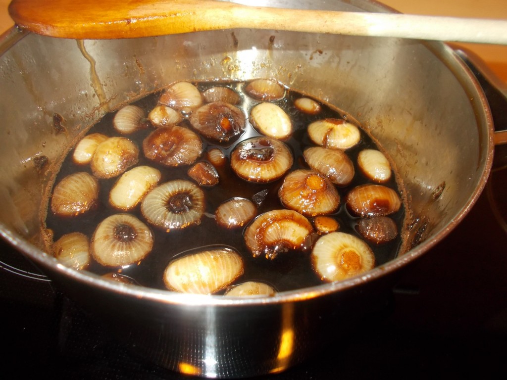 Zilveritjes ingemaakt in zoetzure balsamico-azijn (Cipolline all’aceto balsamico)