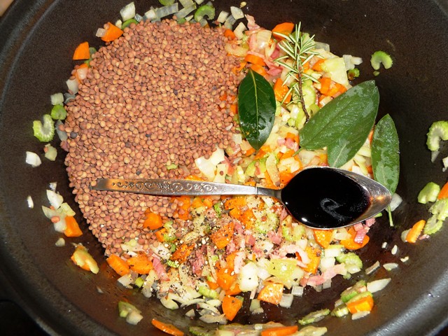 Linzen met worstjes (Lenticchie con salsicce)
