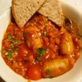 Cassoulet ( Franse bonenstoof met kipsaucijs en spekjes)