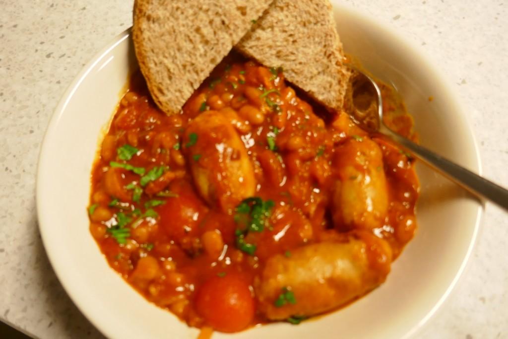 Cassoulet ( Franse bonenstoof met kipsaucijs en spekjes)