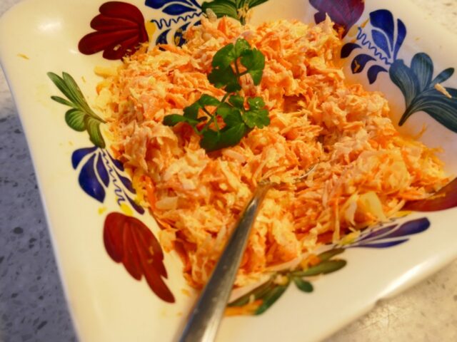 Frisse witte kool wortelsalade